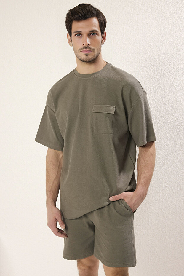 Haki Oversize/Geniş Kesim Dokulu Cep Detaylı Kısa Kol T-shirt TMNSS25TS00061 - 2