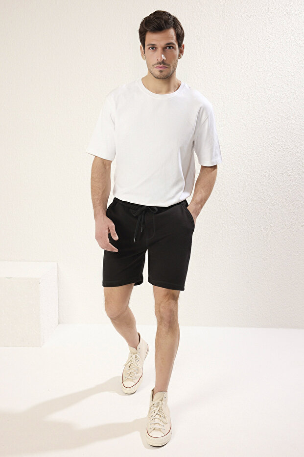 Siyah Regular/Normal Kesim Basic Karyoka Dikişli Şort & Bermuda TMNSS25SR00021 - 1