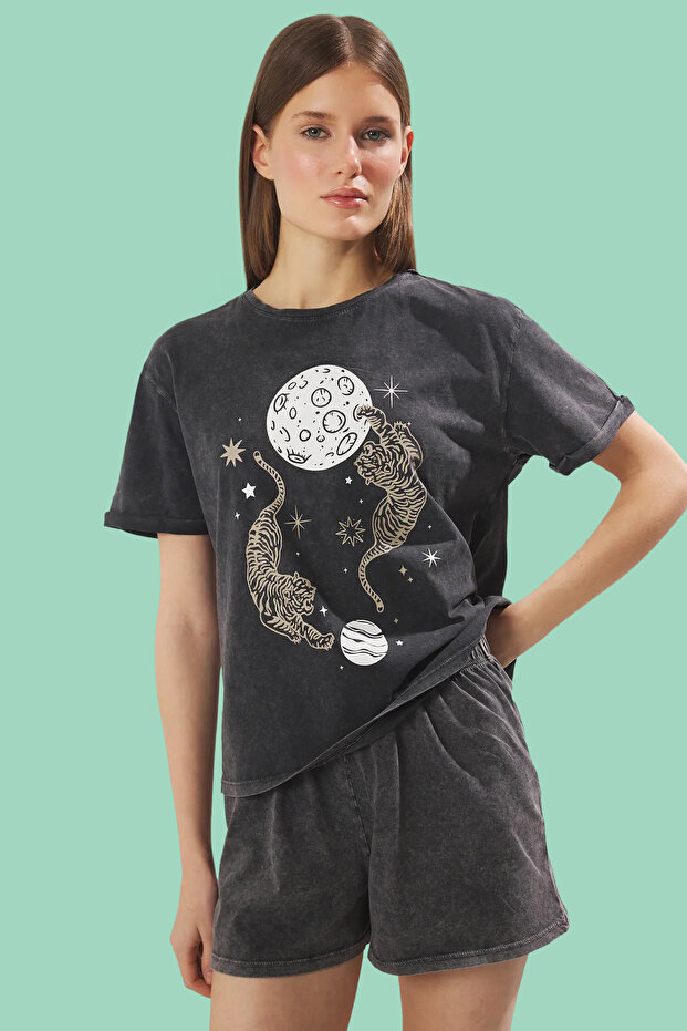Antrasit %100 Pamuklu Yıkamalı Galaksi ve Hayvan Baskılı Şortlu Örme Pijama Takımı THMSS25PT00351 - 1