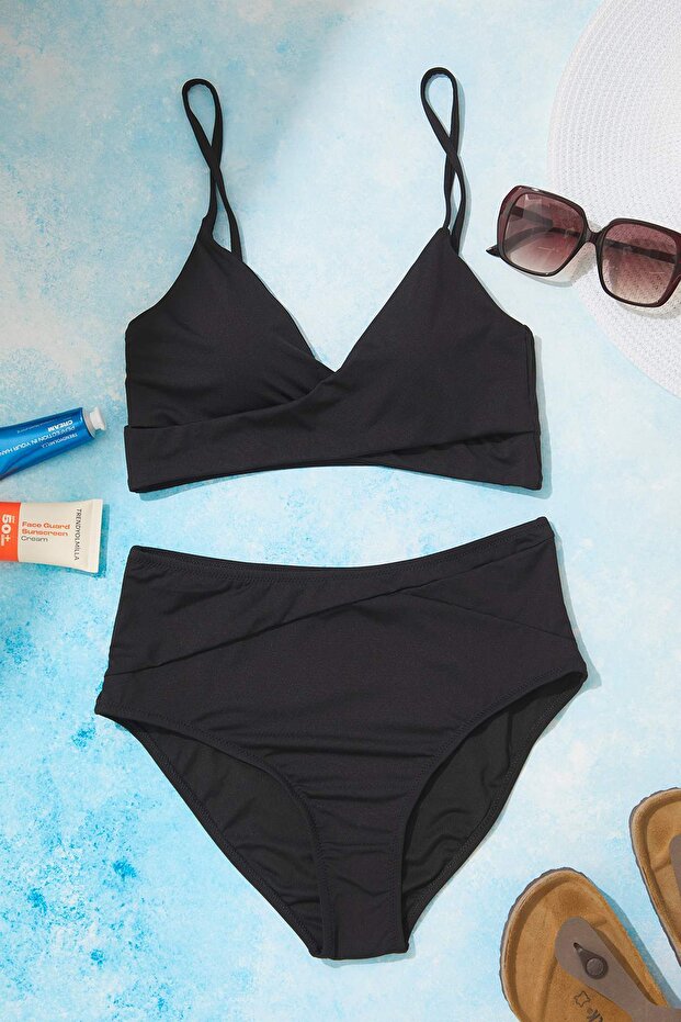Siyah Üçgen Kaplı Bikini Üstü TBESS25BU00049 - 1