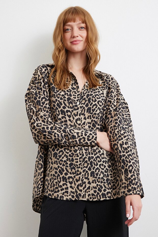 قميص جافانيز بنمط الفهد باللون الأسود - 3