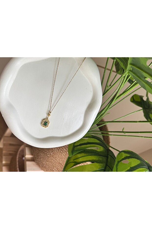 Vip Serenay Necklace Green Square Pendant with Emerald Stone