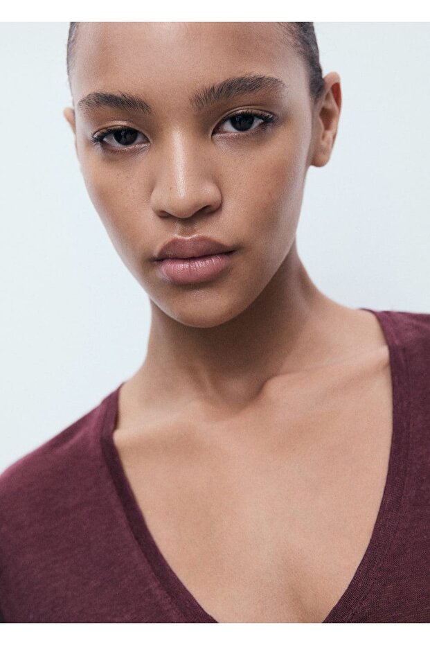 V yakalı keten tişört - 5