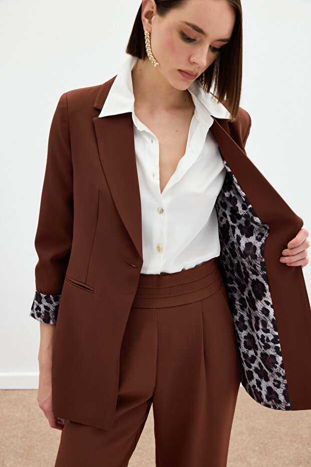 سترة كلاسيكية ذات ياقة أحادية اللون - 6