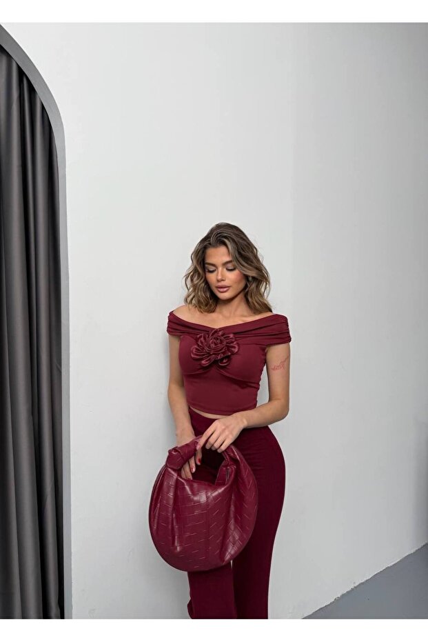 Gül Aksesuarlı Madonna Yaka Dalgıç Bluz - 3