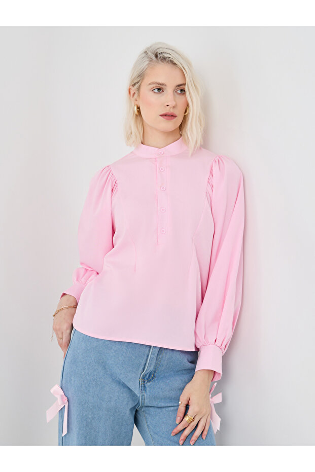 بلوزة سادة بأكمام منفوخة وأزرار - 1