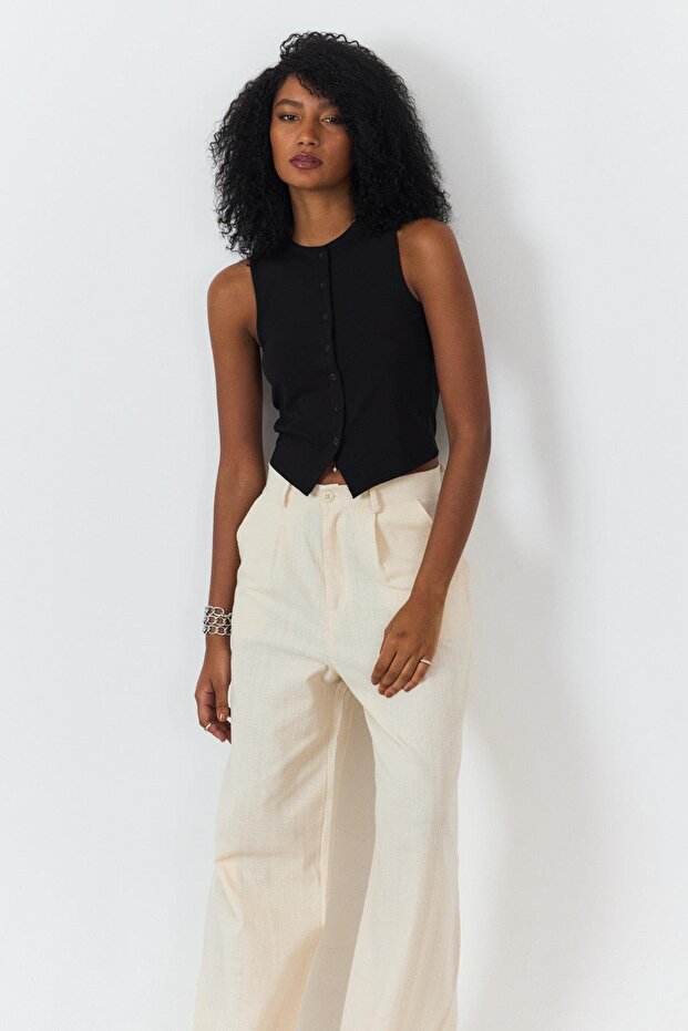 Siyah Önü Düğmeli Bluz - 1