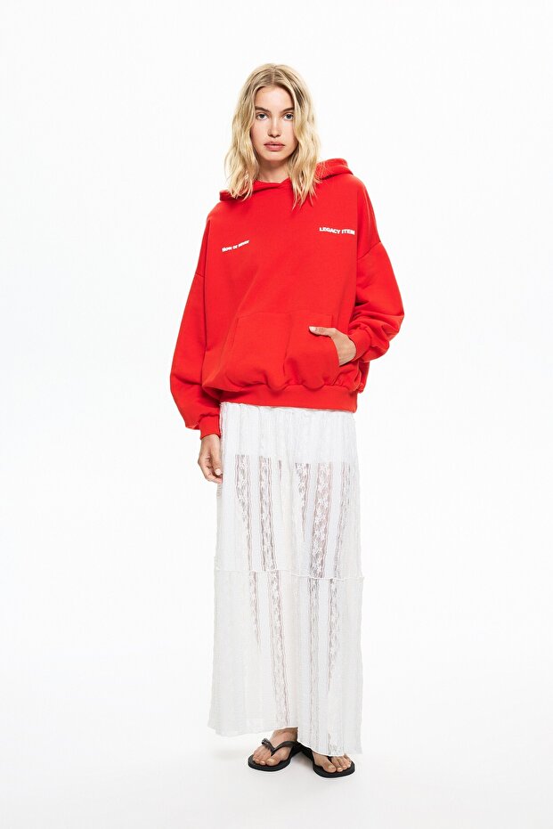 Kırmızı kapüşonlu sweatshirt - 3