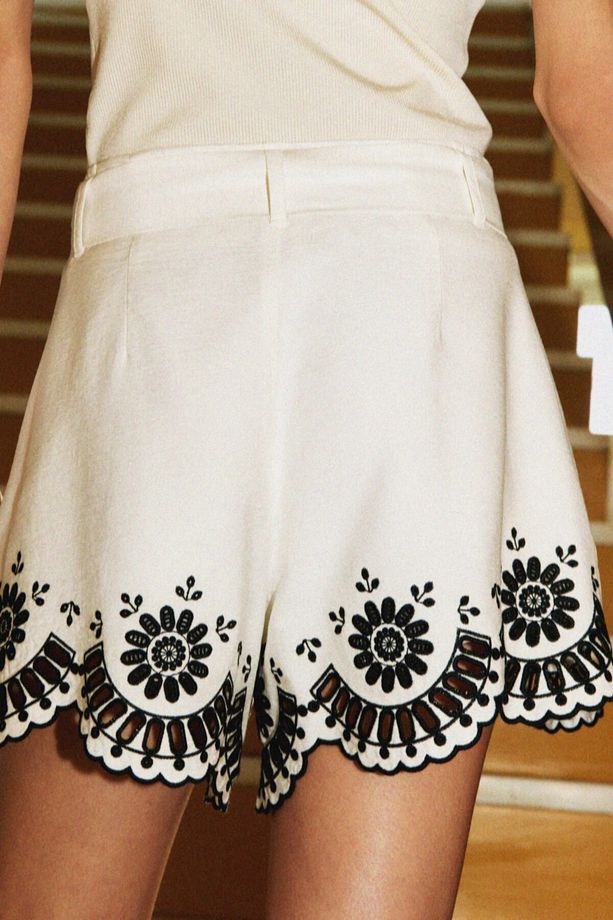 İşlemeli Gabardin Şort - 4