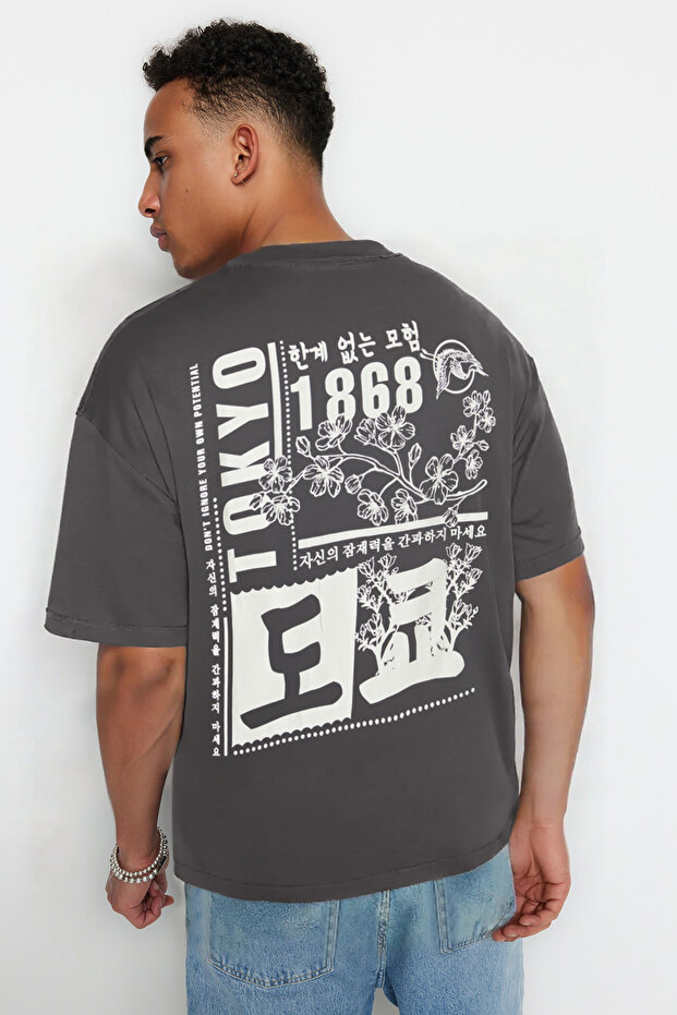 Antrasit Oversize/Geniş Kesim Uzak Doğu Baskılı %100 Pamuklu T-Shirt TMNSS23TS00170 - 1