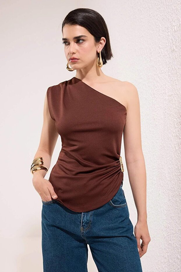 Kahverengi Düz Kayık Yaka Kolsuz Örme Scuba Krep Party Bluz TPRSS25BZ00045 - 3
