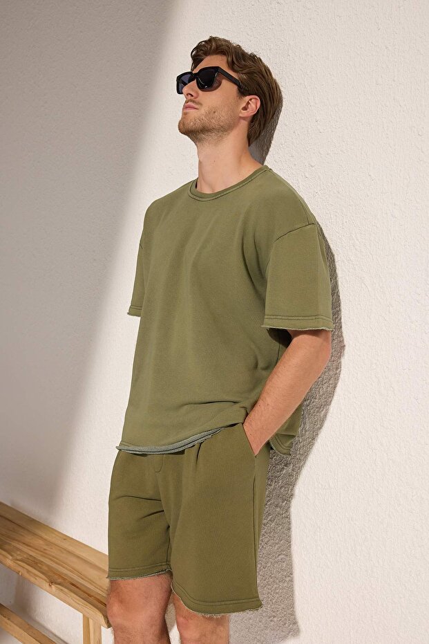 Yeşil Oversize/Geniş Kesim Dikiş Detaylı Şort & Bermuda TMNSS25SR00057 - 2