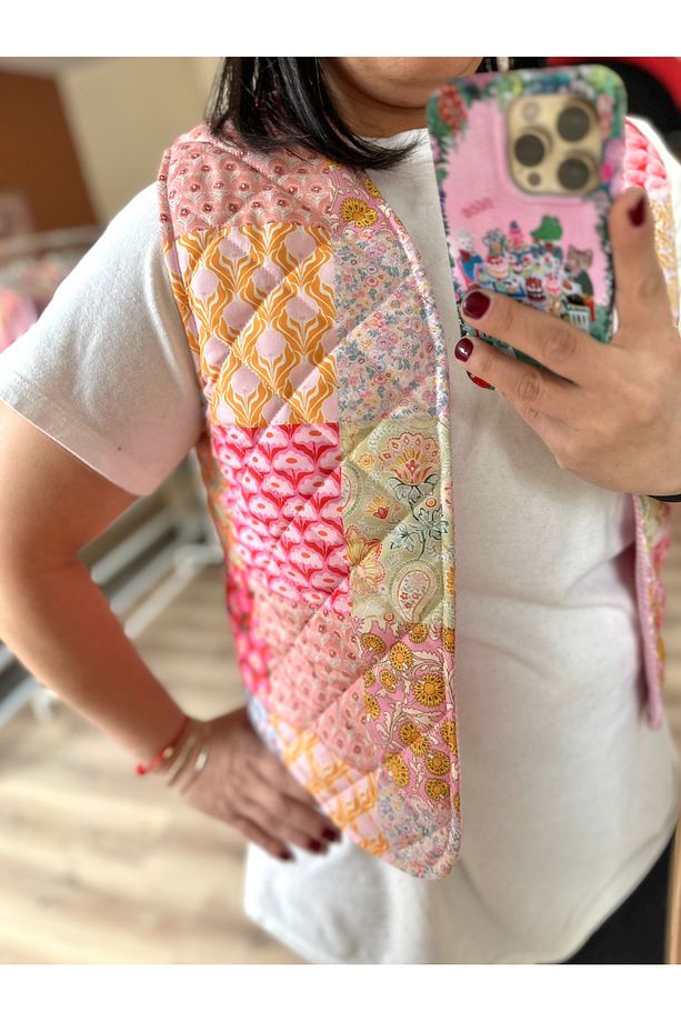 Patchwork Baskılı Renkli Desenli Pofuduk Yetiskin Kapitone Yelek Şık Tasarım - 3