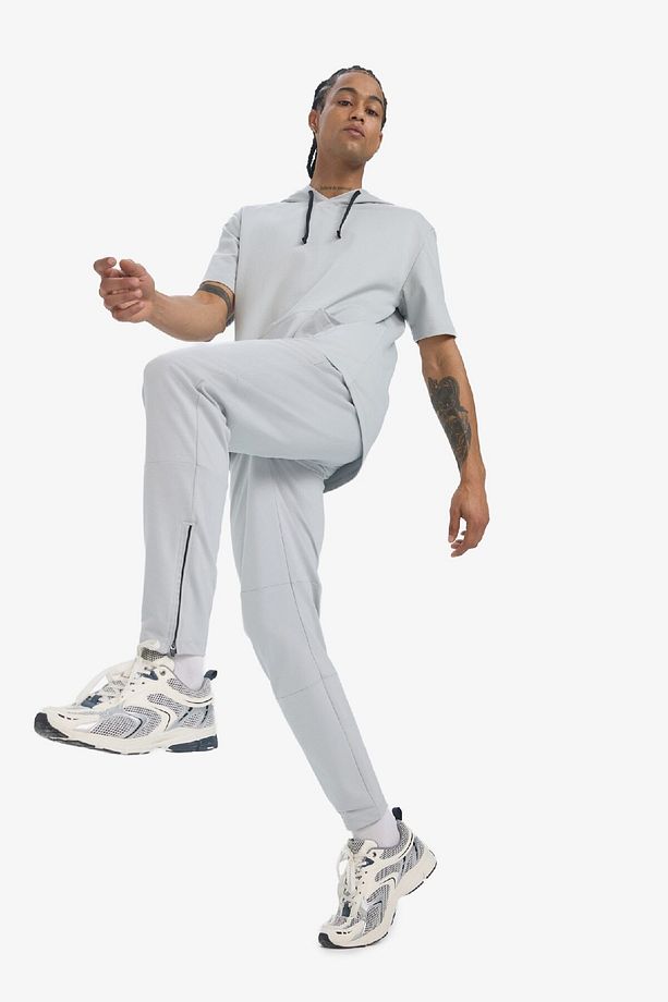 DeFactoFit Slim Fit Sporcu Jogger Eşofman Altı Dar Kesim Fermuarlı Paça  D7998AX25SP - 4
