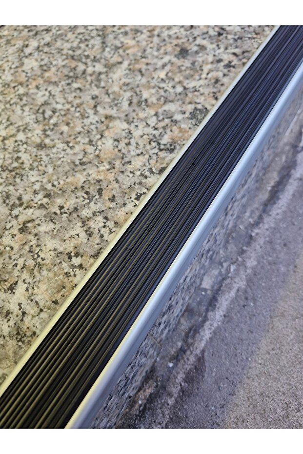 PARKE MERDİVEN BASAMAK PROFİLİ LASTİKLİ - 5