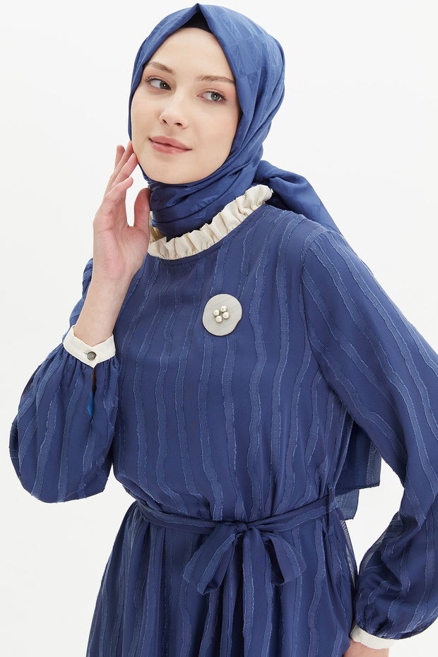 Çıkarılabilir Broşlu Elbise - 6