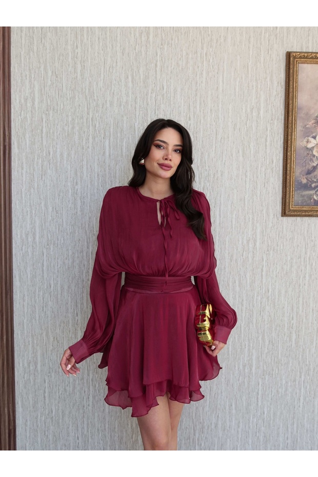 فستان من قماش الجاكار والتول