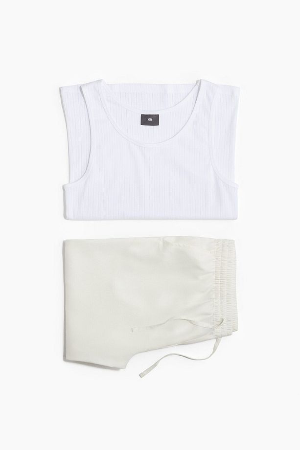 Kolsuz Üst ve Altlı Pijama Takımı - 4
