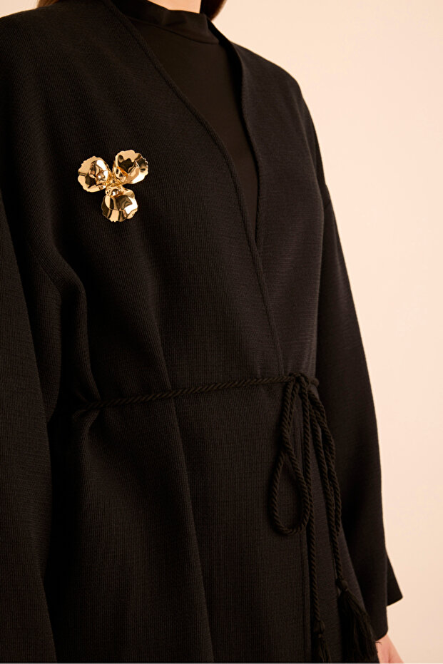 قبعة برباط على الخصر مع بروش - 5