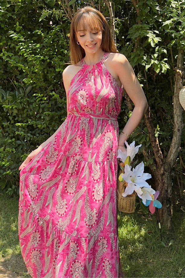 Halter Yaka Pembe Desenli Midi Elbise - 4
