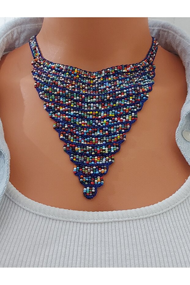 قلادة مثلثة أصلية من حبات الرمل - 1