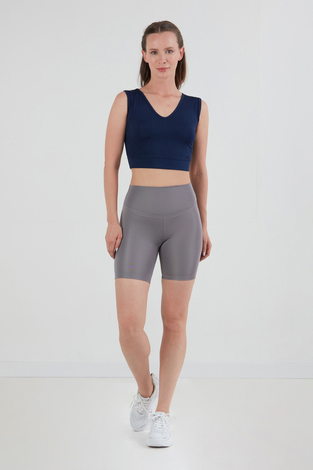 جسم قصير أساسي برقبة على شكل حرف V - 2