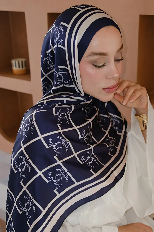 C Şeritli Desen Monogram İpek Vual Şal - 1