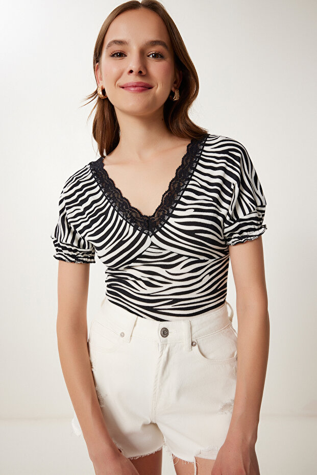 Women's Black Bone Lace Patterned Crop Knitted Blouse Tp00084