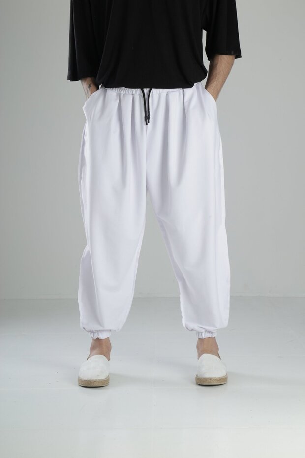 White Stitching Detailed Pleated Half Baggy