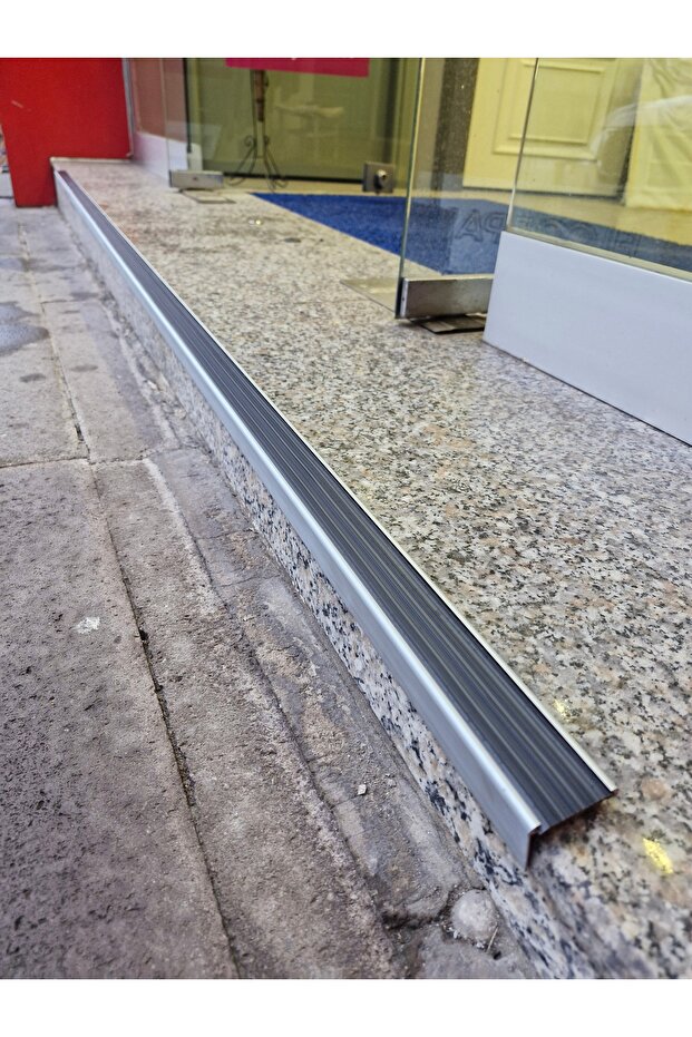 PARKE MERDİVEN BASAMAK PROFİLİ LASTİKLİ - 7