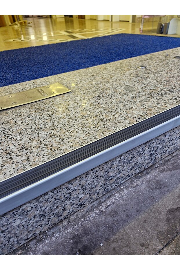 PARKE MERDİVEN BASAMAK PROFİLİ LASTİKLİ - 2