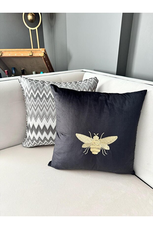غطاء وسادة مطرز على شكل نحلة باللون الأسود - 3