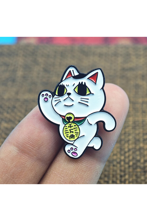 Dandadan Cat Cute High-speed lady Maneki Neko The Lucky Turbo Granny Cat Running Dan Da Dan Enamel P