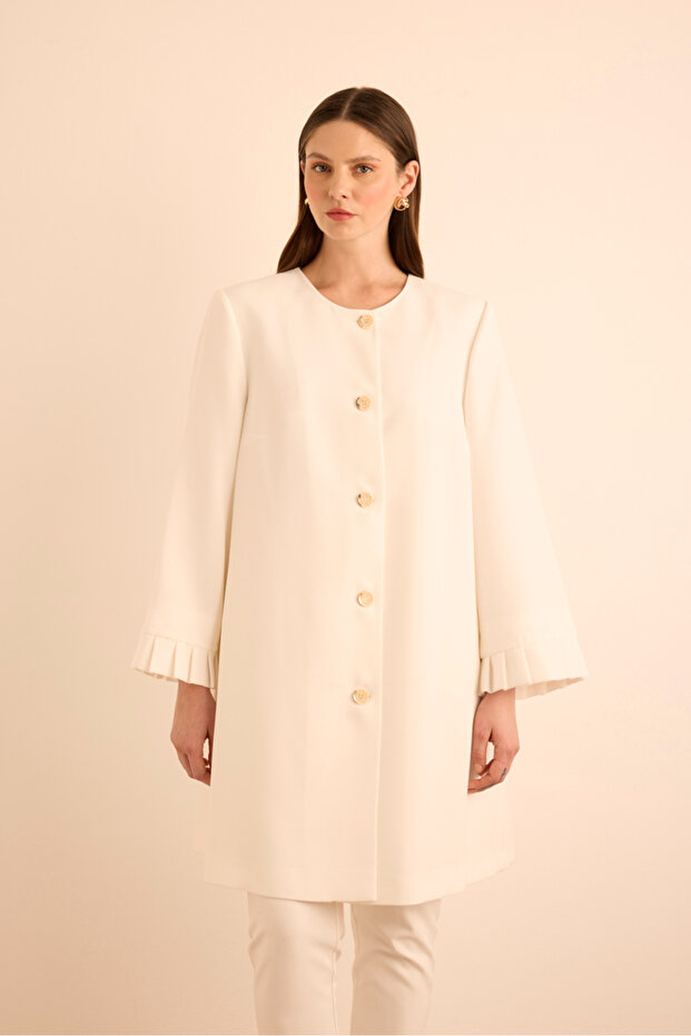 قبعة بتفاصيل مطوية على الأكمام - 1