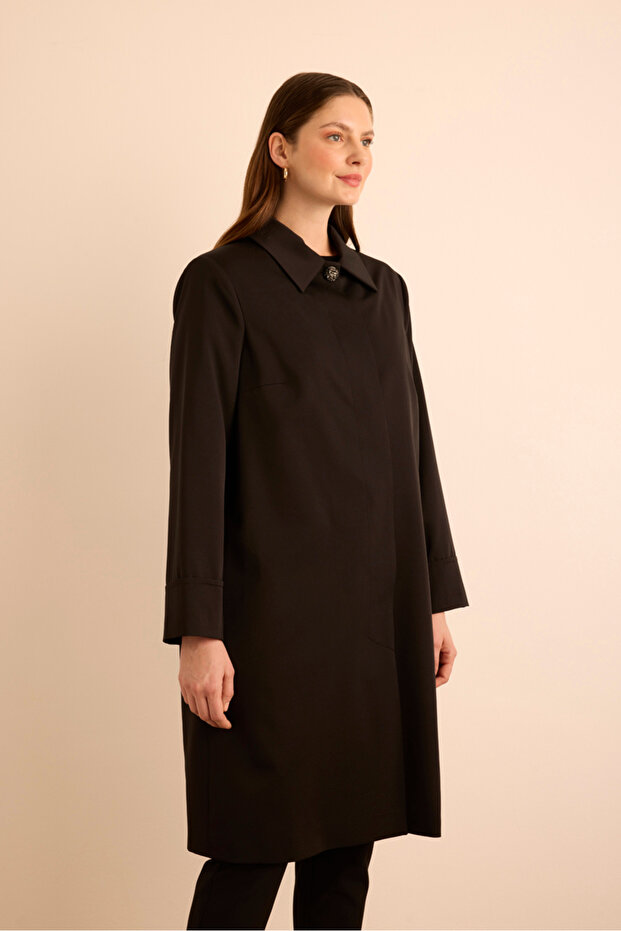 Buttoned Cap with Stone Collar - 4