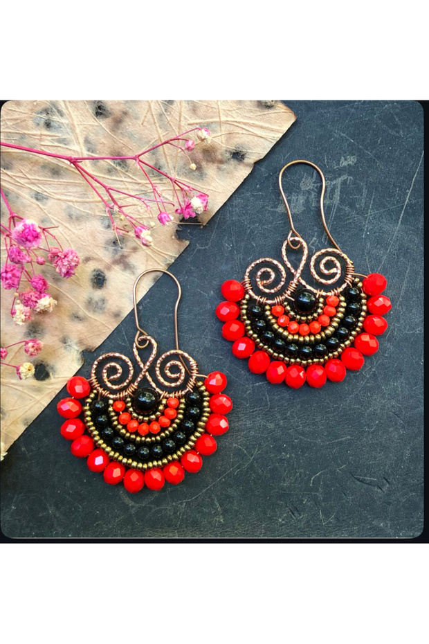 أقراط ملفوفة بسلك نحاسي مصنوعة يدويًا - 1