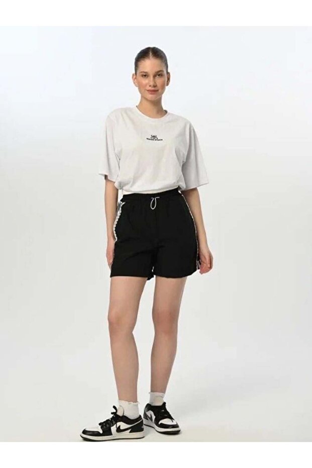 Girl's Embroidered Oversize Design Shorts Set