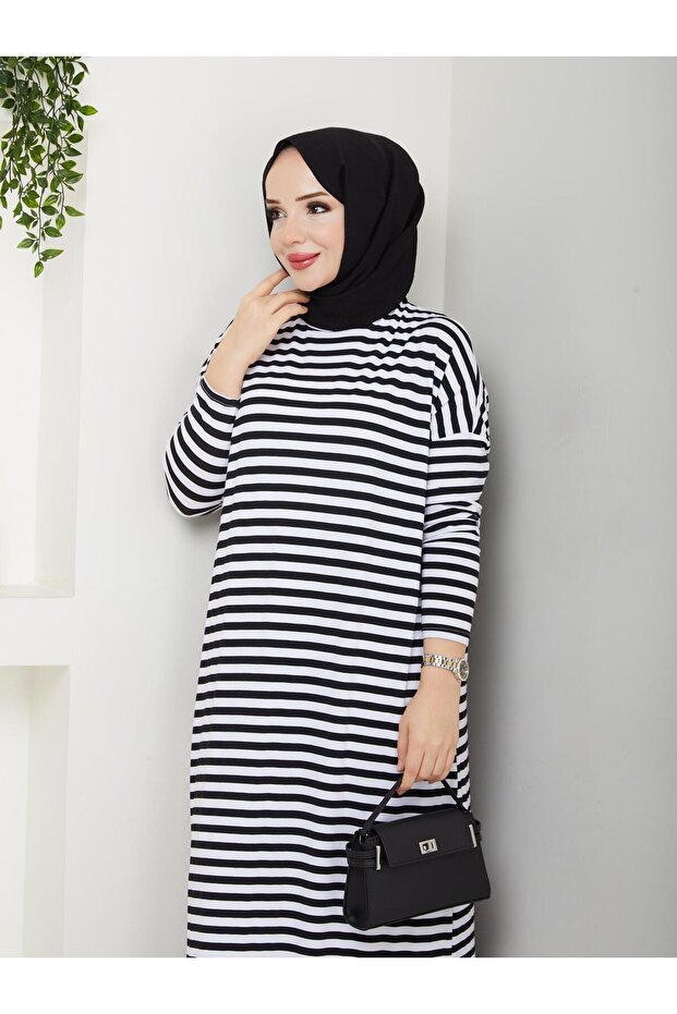 Our Striped Viscose Combed Cotton Dress with a Fabric That Doesn'T Define the Line of the Hat - 4