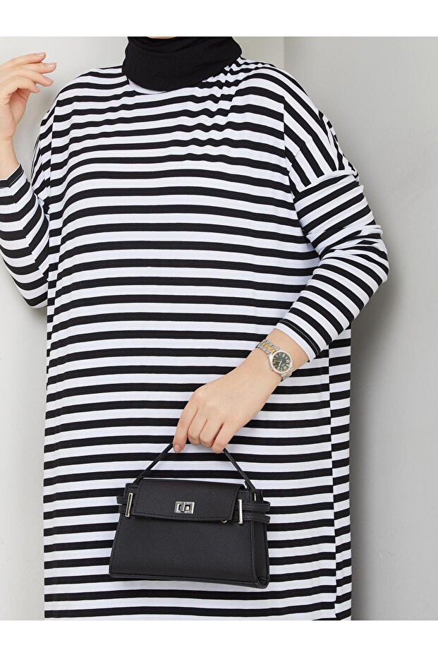 Our Striped Viscose Combed Cotton Dress with a Fabric That Doesn'T Define the Line of the Hat - 2