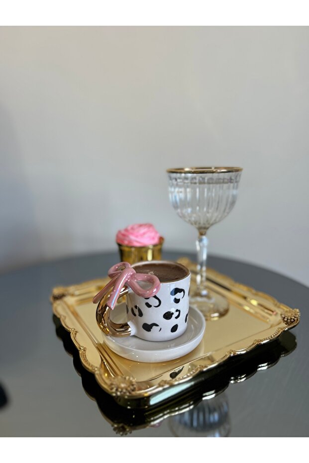 كوب سيراميك بفيونكة وردية اللون منقط باللون الذهبي - 4