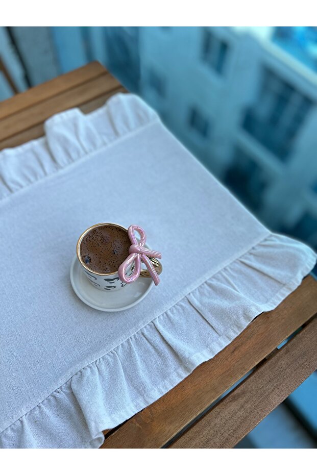 كوب سيراميك بفيونكة وردية اللون منقط باللون الذهبي - 3