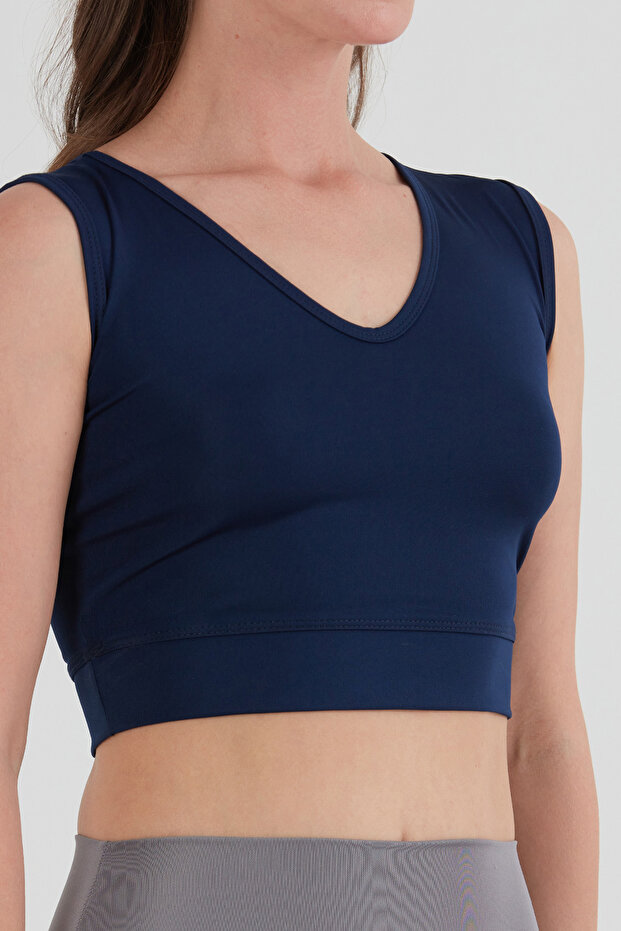 جسم قصير أساسي برقبة على شكل حرف V - 5