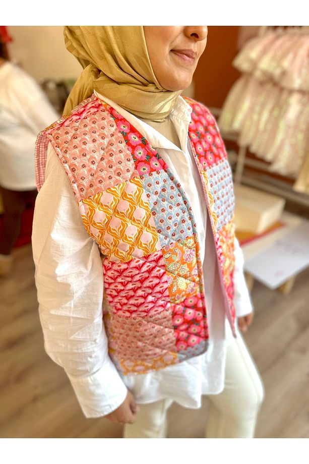 Patchwork Baskılı Renkli Desenli Pofuduk Yetiskin Kapitone Yelek Şık Tasarım - 4