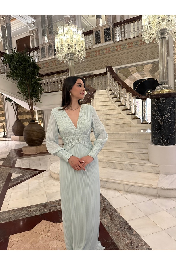 𝐒𝐀𝐌𝐈𝐑𝐀 Pliseli V Yaka Taş Işlemeli Şifon Abiye Elbise - 6