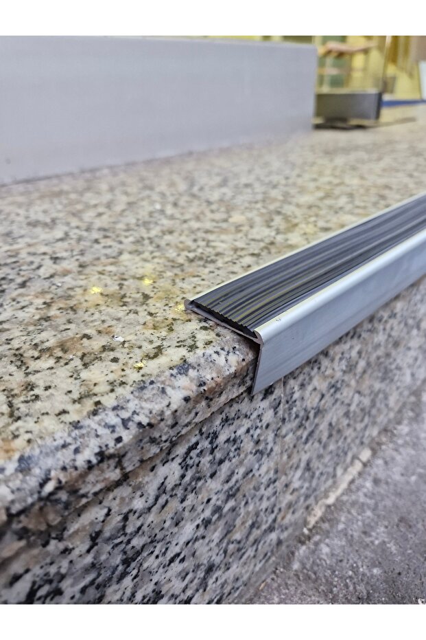 PARKE MERDİVEN BASAMAK PROFİLİ LASTİKLİ - 3