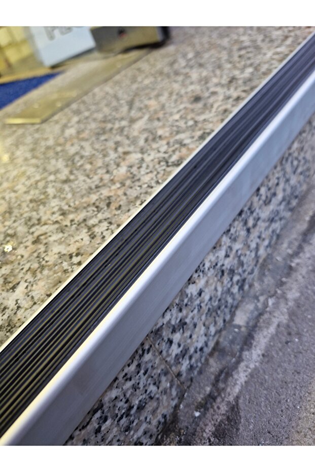 PARKE MERDİVEN BASAMAK PROFİLİ LASTİKLİ - 6