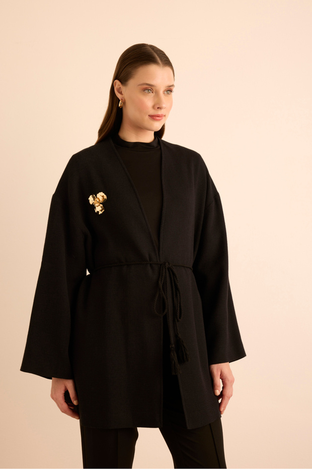 قبعة برباط على الخصر مع بروش - 2