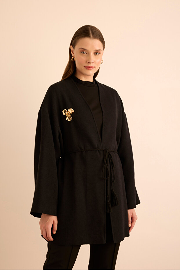 قبعة برباط على الخصر مع بروش - 4