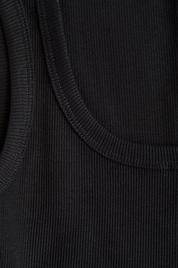 Ribanalı Kolsuz Üst - 4