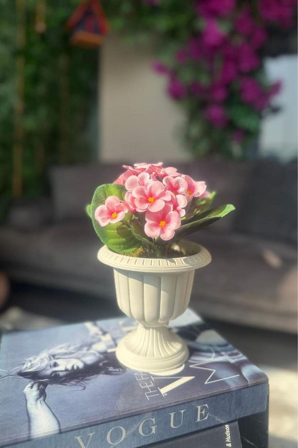 Yapay Çiçek Krem Antik Saksıda Pembe Kadife Menekşe Gerçekçi Doku 22cm - 6